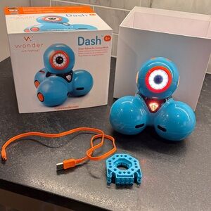 Wonder Workshop Dash Blue Robot with Charging cord